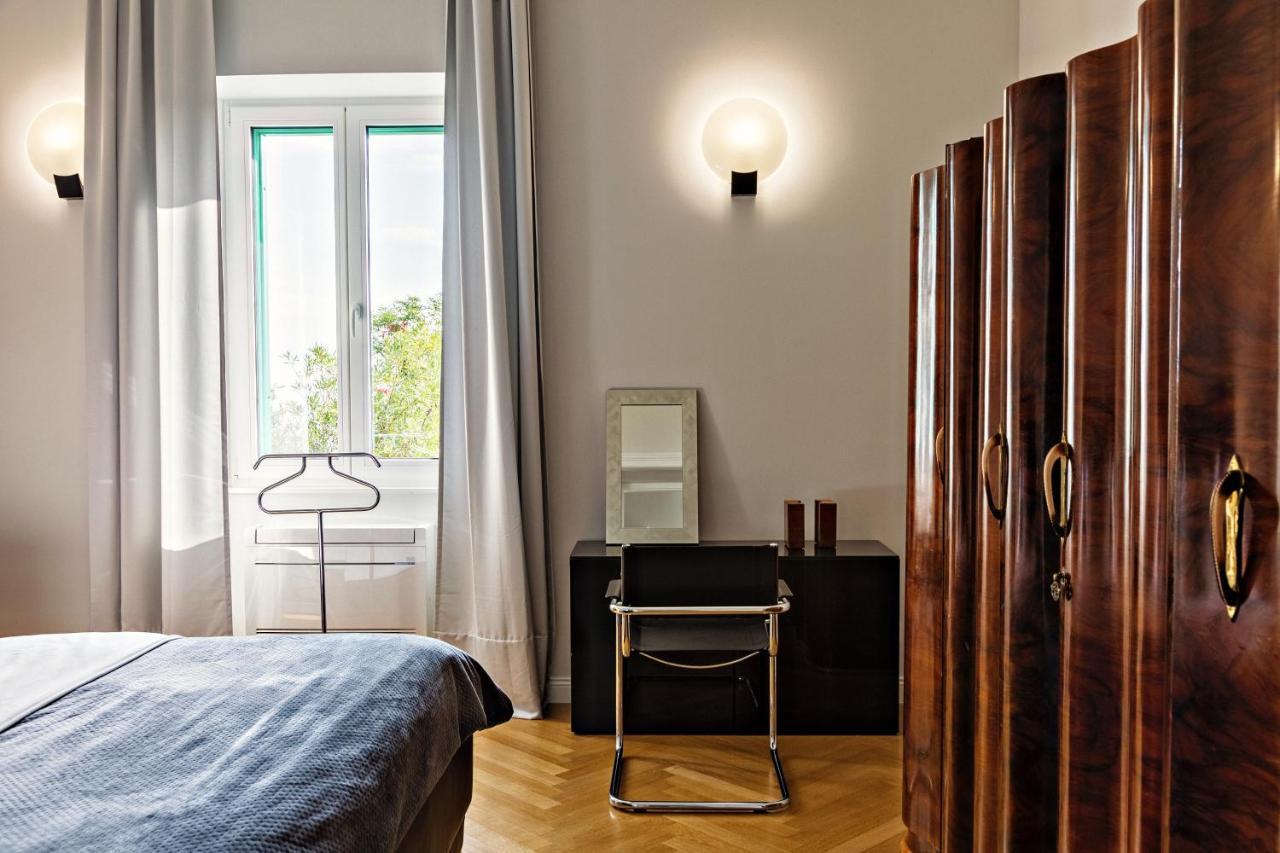 Deluxe Beachfront Apartment Klara, Lovran Kültér fotó